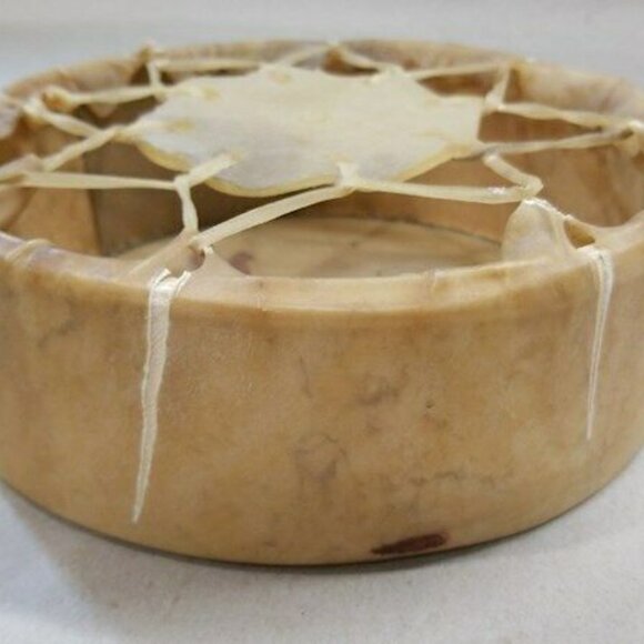 Handmade Amercian Indian single sided drum from 1977 in Great Condition. Signed - Picture 3 of 5